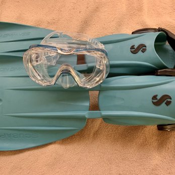 Divers Direct - Key Largo - Scubapro fins & TUSA mask - Sporting Goods Near Me - Key Largo, Florida