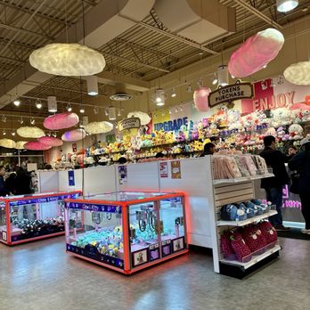 Claw & Kitty - Front counter - Arcades Near Me - Markham, Ontario