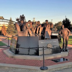 Sitdowners Memorial Park - Artist Janice Trimpe’s sculptures of the late 1930’s Flint Sitdowners