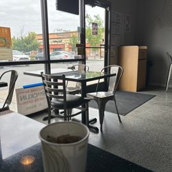 Yummy Poke - Table area