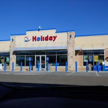Holiday - the front of a holiday store - Gas Stations Near Me - Farmington, Minnesota