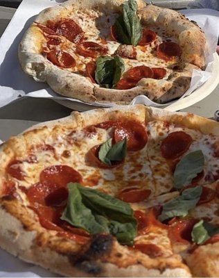 Angelenos' Wood Fired Pizza Catering by null