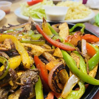 Mirna Latino Kitchen - Mixed fajitas with steak and chicken served with 4 heated tortillas - Latin American Near Me - Stafford, Virginia Mirna Latino Kitchen - Mixed fajitas with steak and chicken served with 4 heated tortillas - Latin American Near Me - Stafford, Virginia