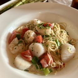 Scallops and shrimps pasta