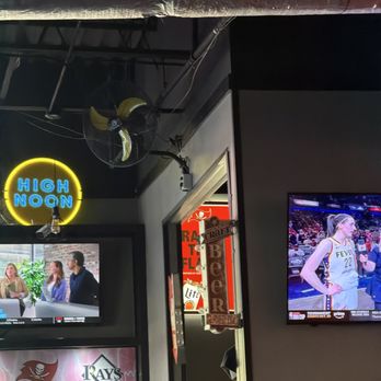 Whiskey Wings - Another fan not moving. - Sports Bars Near Me - Largo, Florida Whiskey Wings - Another fan not moving. - Sports Bars Near Me - Largo, Florida