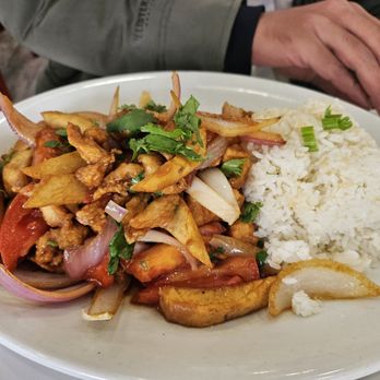 La Ronda Restaurant - Lomo Salteado/Salteado De Pollo - Peruvian Near Me - San Mateo, California La Ronda Restaurant - Lomo Salteado/Salteado De Pollo - Peruvian Near Me - San Mateo, California