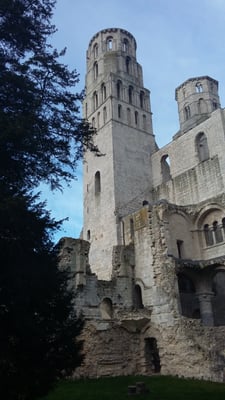 Abbaye de Jumièges by null