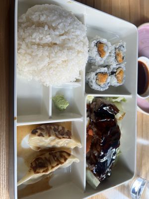 YōKi Japanese Restaurant & Bar - Ramen & Sushi Place by null