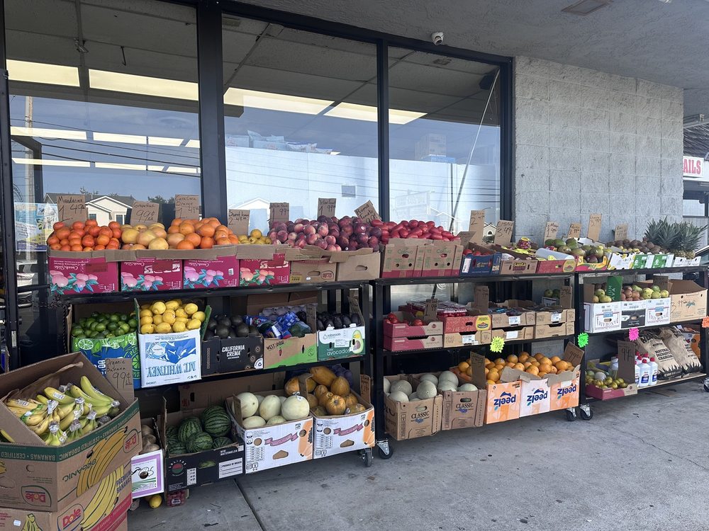 Eli's Produce Market Logo