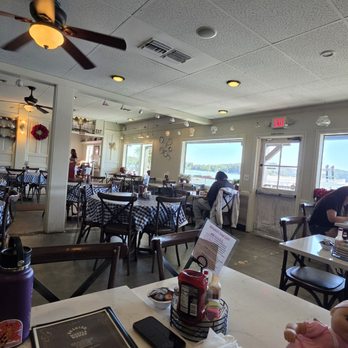 Belgian Waffle Works - Dining area - Burgers Near Me - Lake Arrowhead, California