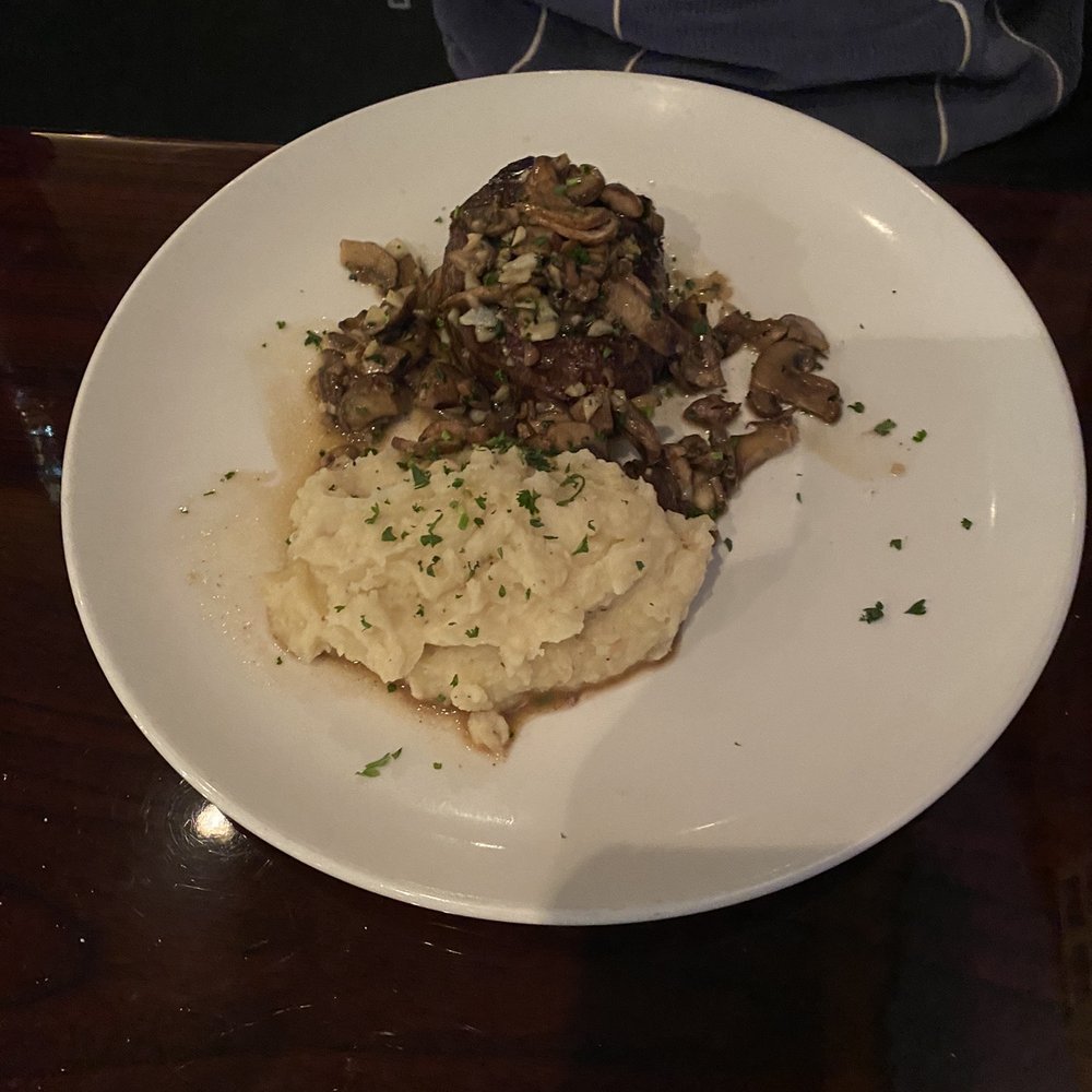 Carini's La Conca D'Oro - Filet Mignon with Garlic Whipped Mashed Potatoes and Mushrooms - Italian Near Me - Milwaukee, Wisconsin