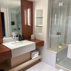 MGM Tower - Resort King Room (bathroom)