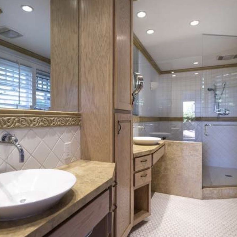Daniel Allen Construction - Master bath before - General Contractors Near Me - Santa Barbara, California Daniel Allen Construction - Master bath before - General Contractors Near Me - Santa Barbara, California