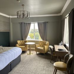 Falls Hotel - Room
