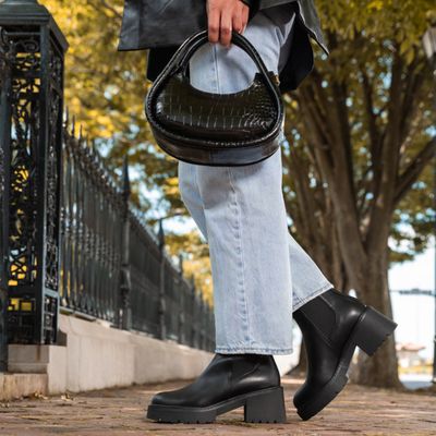 Shoe Carnival by null