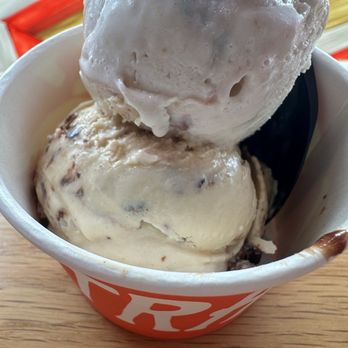 Salt & Straw - Split scoop: Pots of gold & offlimits Cocoa Puffs n cold brew! - Ice Cream & Frozen Yogurt Near Me - Pasadena, California Salt & Straw - Split scoop: Pots of gold & offlimits Cocoa Puffs n cold brew! - Ice Cream & Frozen Yogurt Near Me - Pasadena, California
