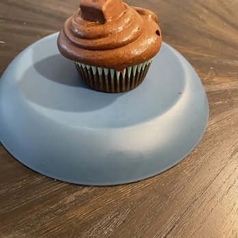 Big Ben's Bakeshop - a cupcake on a blue plate - Custom Cakes Near Me - Antioch, Tennessee Big Ben's Bakeshop - a cupcake on a blue plate - Custom Cakes Near Me - Antioch, Tennessee
