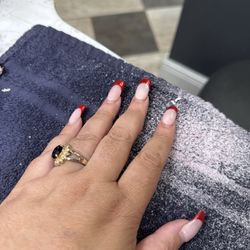 V-Luxe Nails & Spa - Getting a fill