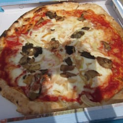 Il Timone - Pizza with Porcini and extra onions