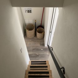 Knotty Pine RV Resort - Cottage stairs