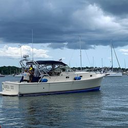 Newport Yacht Charters - This is your cruise boat! Mainship Pilot 34'. Good for kids and elderly.