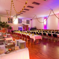 K*Star Saalfeld - Unser Festsaal kurz vorm Eintreffen der Gäste zu einer Firmenfeier, inkl. Buffet und DJ.