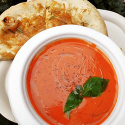 Miro's Urban Food - Krem pomidorowy z podpłomykiem
