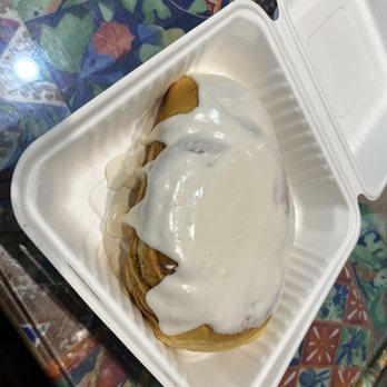 Mom & Pop's Diner - Cinnamon roll - Diners Near Me - Carson City, Nevada