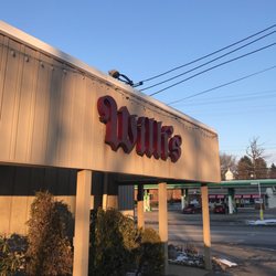 Willi's Ski & Snowboard Shops - Parking is easy
