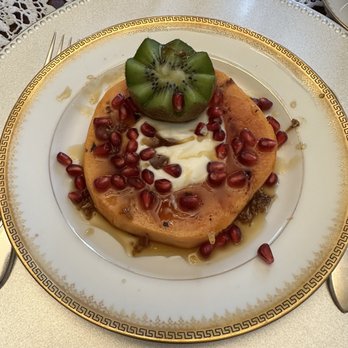 Buffalo Harmony House - Yogurt, grilled papaya, pomegranate, kiwi - Bed & Breakfast Near Me - Buffalo, New York Buffalo Harmony House - Yogurt, grilled papaya, pomegranate, kiwi - Bed & Breakfast Near Me - Buffalo, New York