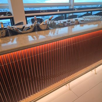 British Airways Galleries First Lounge - Drinks - Airport Lounges Near Me - London, XGL