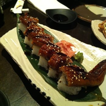 Hare & Tortoise - Avocado and unagi roll - Japanese Near Me - London, XGL