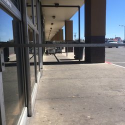 Simoneaud's Grocery and Market - Thier entrance
