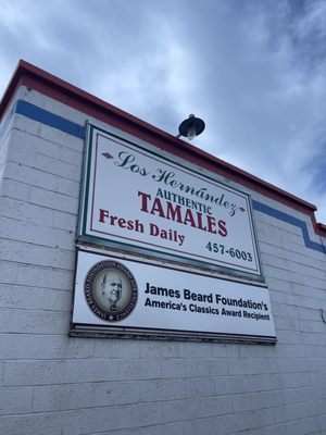 Los Hernández Tamales by null