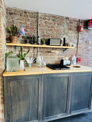 Commissary Barber & Barista by null