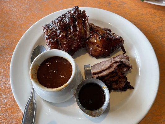 Lucille's Smokehouse Bar-B-Que by null