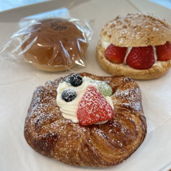 Tous Les Jours - Fruit pastry - Bakeries Near Me - Ann Arbor, Michigan