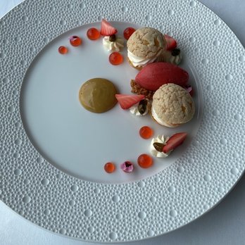 Eleven - Strawberry dessert - Modern European Near Me - Lisbon, 11