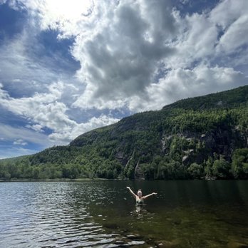 RoosterComb Inn - Chapel Pond - crystal clear water! - Hotels Near Me - Keene Valley, New York