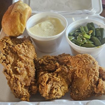 Charlie's Chicken & Barbeque - 3 piece mixed chicken with green beans,dinner roll,and mashed potatoes and gravy. - Barbeque Near Me - Sallisaw, Oklahoma