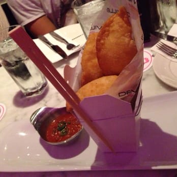 Deville Dinerbar - Diners Near Me - Montreal, Quebec Deville Dinerbar - Diners Near Me - Montreal, Quebec
