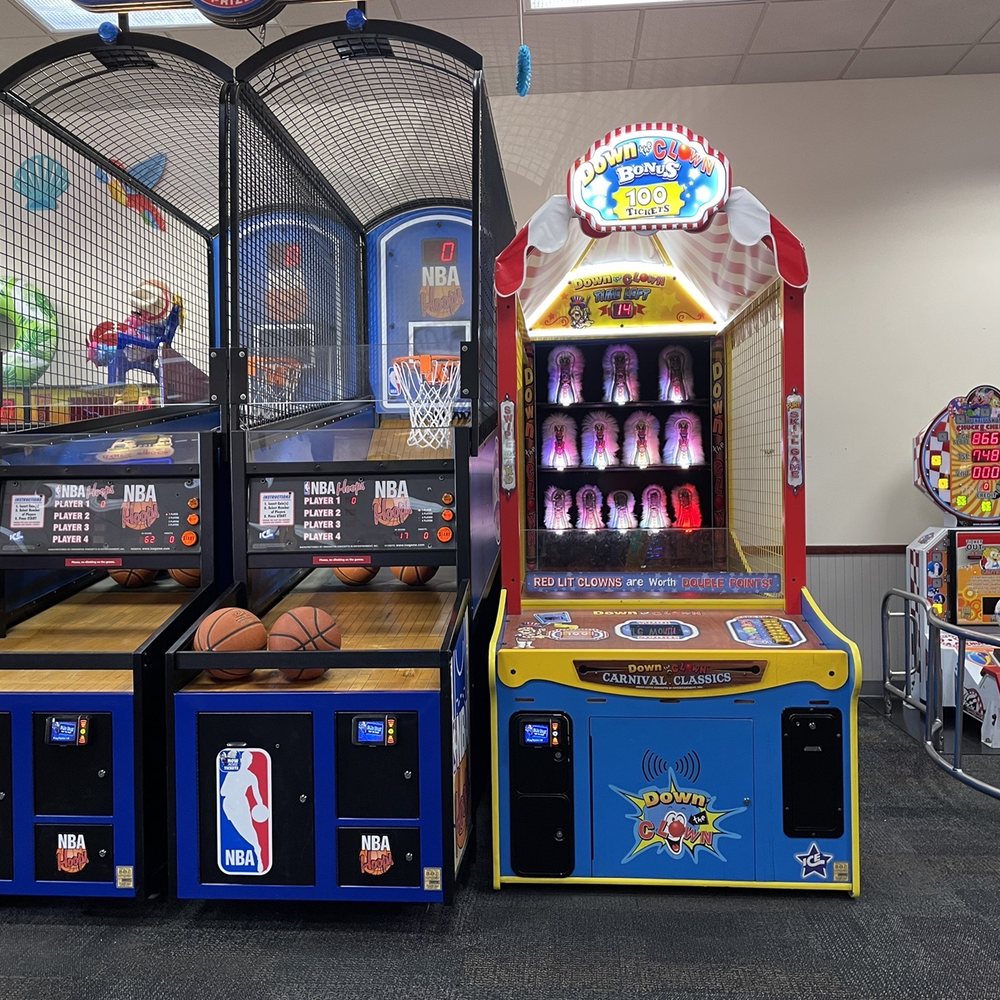 Chuck E. Cheese - Hoops & Down the Clown - Pizza Near Me - Pearland, Texas Chuck E. Cheese - Hoops & Down the Clown - Pizza Near Me - Pearland, Texas
