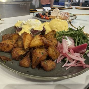 Sunny Hyde Up - Tuna Benedict with seared ahi tuna! - Breakfast & Brunch Near Me - Visalia, California