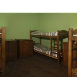 Hostel Tango - Dormitorio 6 camas, baño privado.