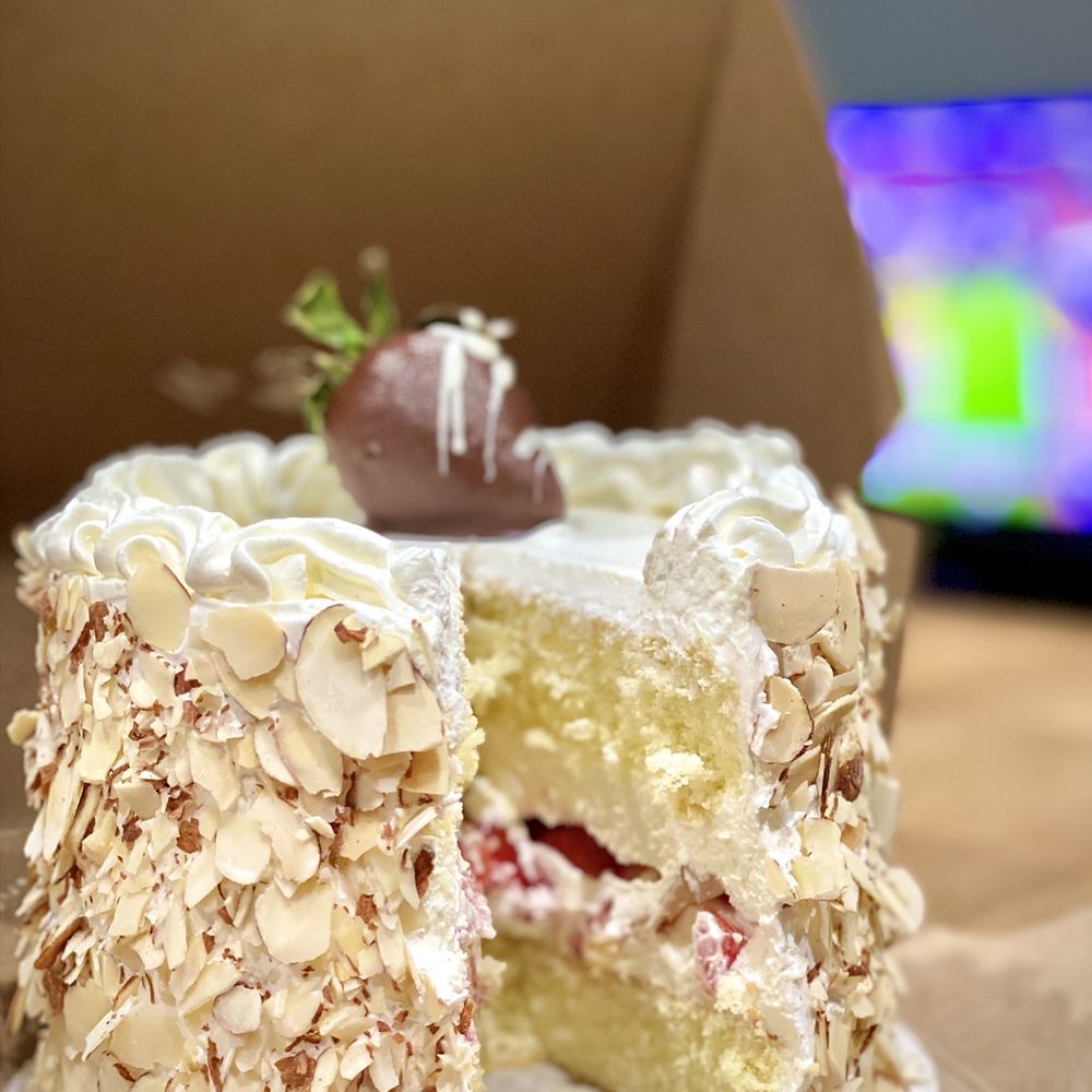 Aggregate 112+ eating cake asmr best in.eteachers