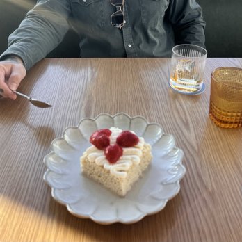 Aleteo - Tres leches - Mexican Near Me - San Antonio, Texas