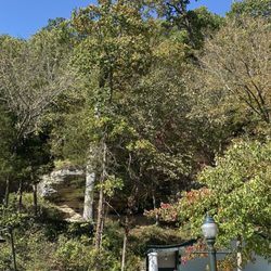 Pivot Rock and Natural Bridge - Shopping area