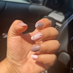 Julie's Nail Room - Gel manicure