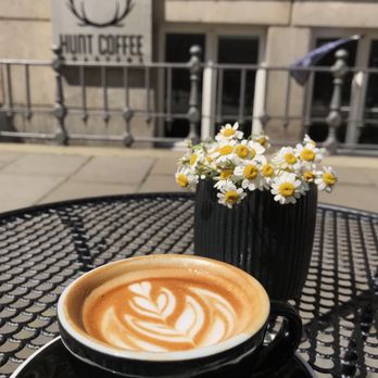 Hunt Coffee Roasters - Cafe and Wine Bar - Outside seating Flat White - Coffee & Tea Near Me - Hamburg, HH Hunt Coffee Roasters - Cafe and Wine Bar - Outside seating Flat White - Coffee & Tea Near Me - Hamburg, HH