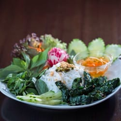 Bun Bo - Gegrilltes Rinderfleisch gewickelt in lot Blaetter